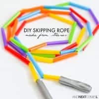 http://www.agirlandagluegun.com/wp-content/uploads/2016/01/diy-easy-skipping-rope-craft-for-kids-toddlers-preschoolers-using-dollar-store-straws-200x200.jpg