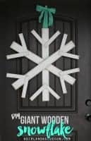http://www.agirlandagluegun.com/wp-content/uploads/2016/01/diy-giant-wooden-snowflake-great-front-door-129x200.jpg