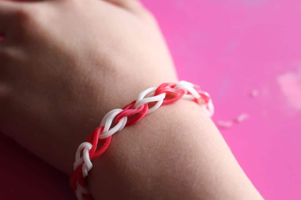 rubber band bracelets without the loom! - A girl and a glue gun