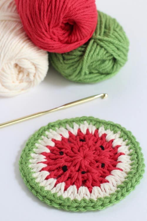 Crochet-Watermelon-Coasters-makeandtakes.com_1