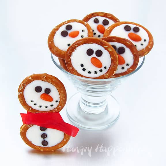 Snowman pretzels, white chocolate snowman pretzel rings, winter recipes, Christmas edible craft ideas for kids, snowman chocolates copy