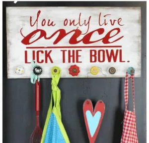 easy-diy-apron-rack-for-kitchen-with-expressions-vinyl-and-hobby-lobby-knobs