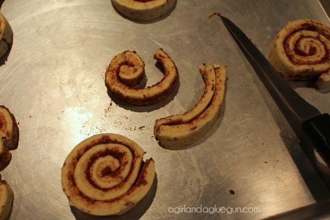 how to make cinnamon roll bunnies for easter