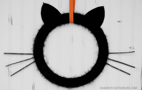 black-cat-wreath-halloween-wreath-hop-featured