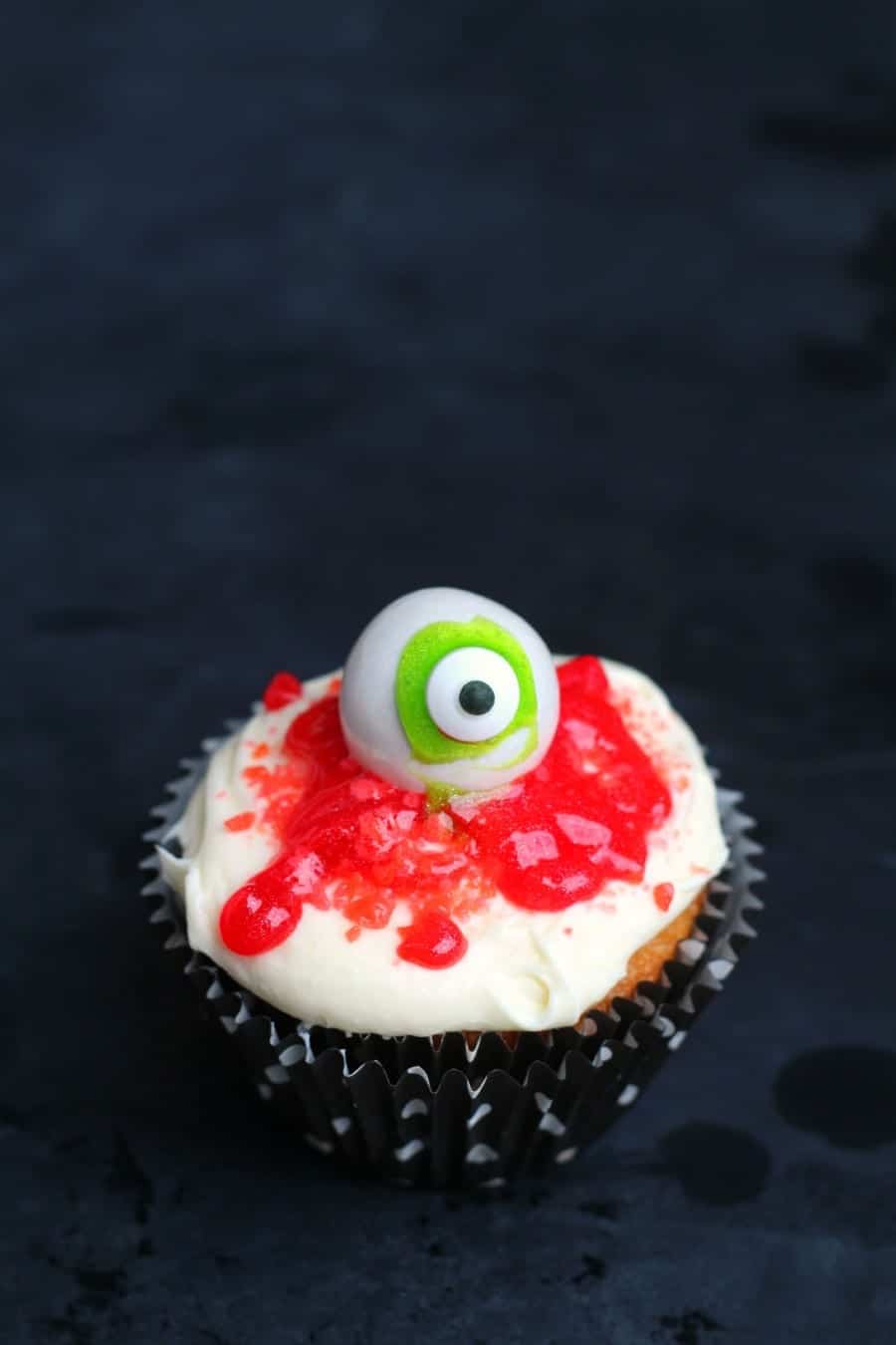 eyeball cupcake