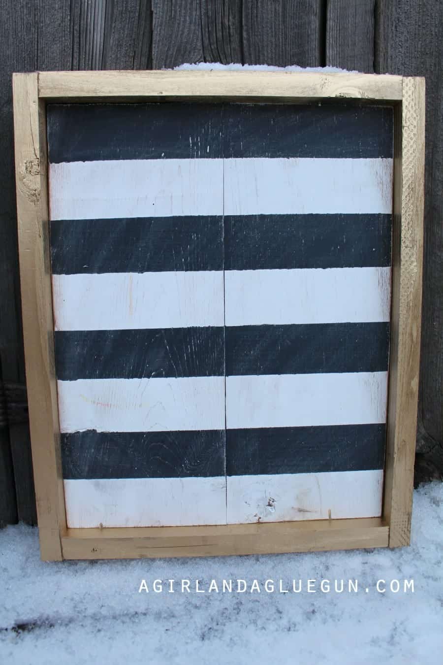 striped frame