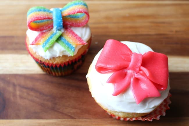 bow cupcakes