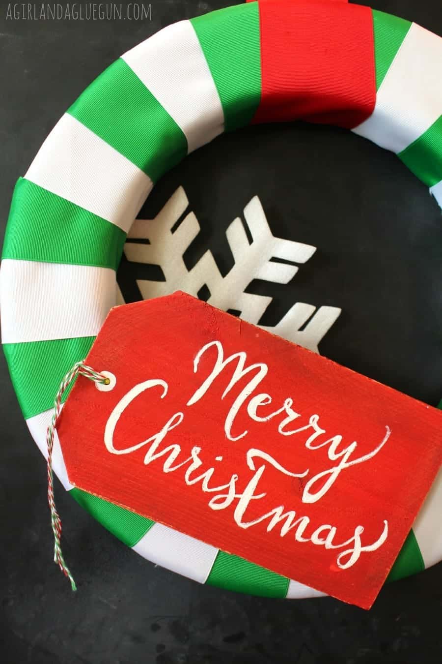 fun-wreath-with-merry-christmas-tag-900x1350