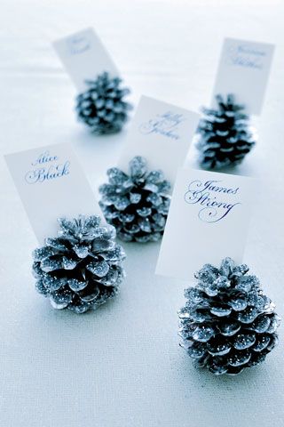 pinecone-place-card-holder