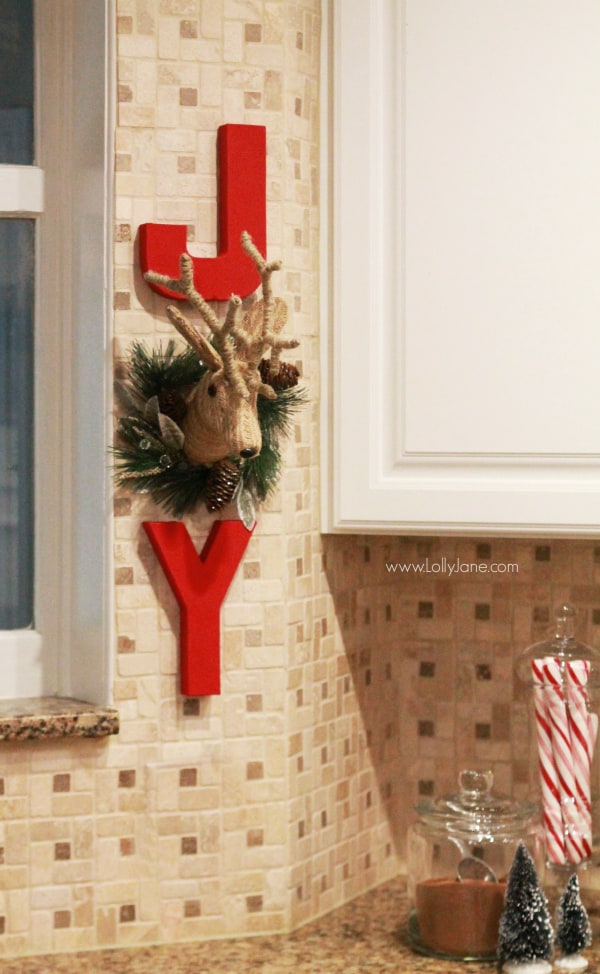diy-joy-letters-wreath-deer-christmas-decor