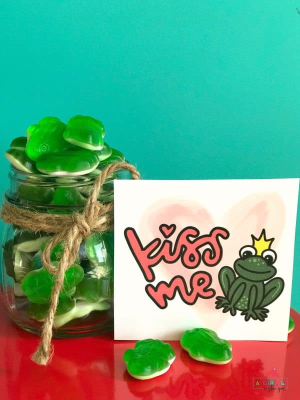 Kiss me Valentines printable - A girl and a glue gun