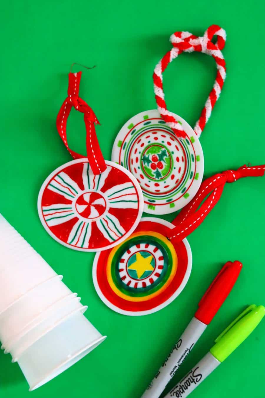 https://www.agirlandagluegun.com/wp-content/uploads/2021/12/Christmas-ornament-for-kids-to-make-for-parents-900x1350.jpg